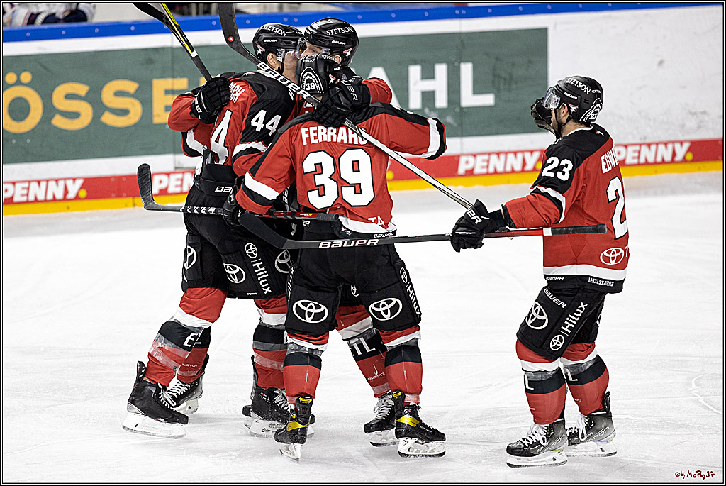 PENNY DEL Viertelfinale 2. Spiel;  Koelner Haie - Eisbaeren Berlin; Koeln, 12.04.2022